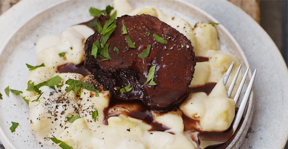 Rinderbraten mit Gnocchi und Käsesauce