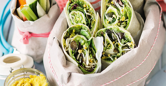 Wraps mit Avocadocreme, Feta und Sprossen