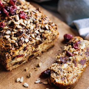 Früchtebrot mit Nüssen und Kernen