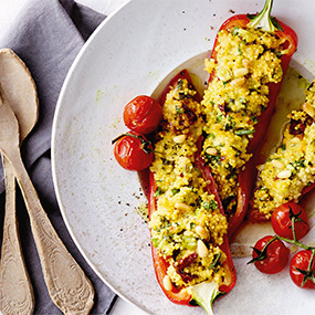 Gefüllte Paprika mit Hirse und Ofentomaten<br />