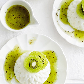 Joghurt-Pannacotta mit Kiwi