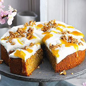 Karotten-Haselnuss-Torte mit Zitronen-Frischkäse-Creme