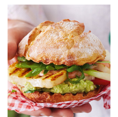 Halloumi-Burger mit Avocadomus und Chilimayo