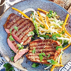 Minutensteaks mit Ingwer-Orangenjus und warmem Asia-Coleslaw