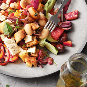 Griechischer Salat mit Bohnen und Wassermelone