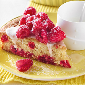 Buttermilchkuchen mit Himbeeren