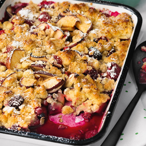 Apfel-Beeren-Crumble mit Vanillesauce<br /><br />