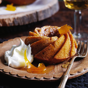 Kleine Kürbis-Walnusskuchen mit Orangensirup