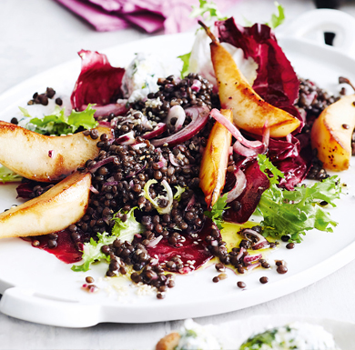 Linsensalat mit Birnen, Roten Rüben und Ricotta-Röstbrot