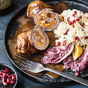 Rindsrouladen mit Granatapfel-Risotto und Orangen-Radicchio
