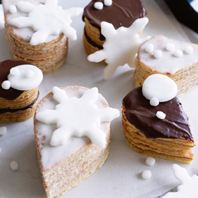 Baumkuchen mit Fondant-Sternen