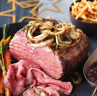 Roastbeef mit Karotten, Erdäpfelsticks und Beerensauce