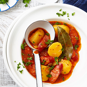 Kartoffelgulasch mit Debreziner-Würstel