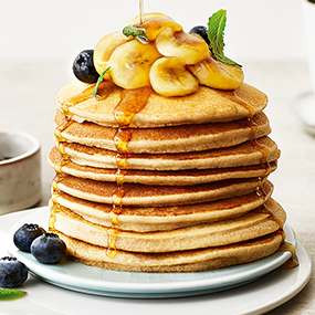 Buchweizen-Pancakes mit glasierten Bananen