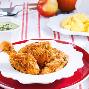 Steirisches Backhendl mit Erdäpfelsalat und Kernölmayonnaise