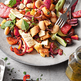 Griechischer Salat mit Bohnen und Wassermelone